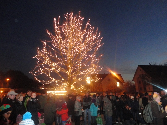 Einstimmung auf den Advent 2011 auf dem Dorfplatz
