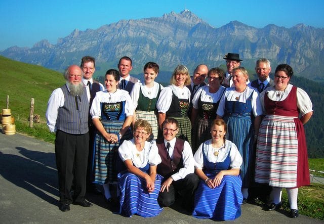 Volkstanzgruppe Eggenwil bei den Aufnahmen des TV-Werbespots von Schweiz Tourismus am 8. September 2012 im Alpsteingebiet Volkstanzgruppe Eggenwil bei den Aufnahmen des TV-Werbespots von Schweiz Tourismus am 8. September 2012 im Alpsteingebiet