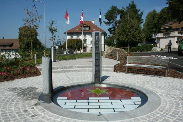 Der Brunnen auf dem Dorfplatz ist einer von insgesamt zehn öffentlich zugänglichen Trinkwasserbrunnen in der Gemeinde Eggenwil.