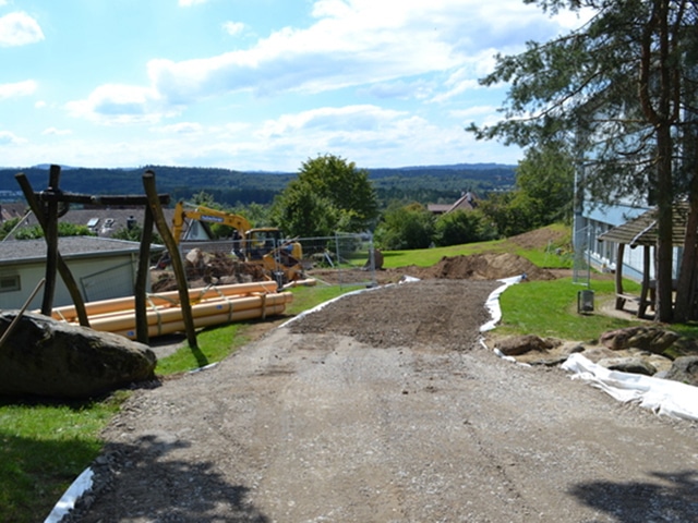 Schulbauprojekt Eggenwil - Erstellung Baupiste am 22.08.2014