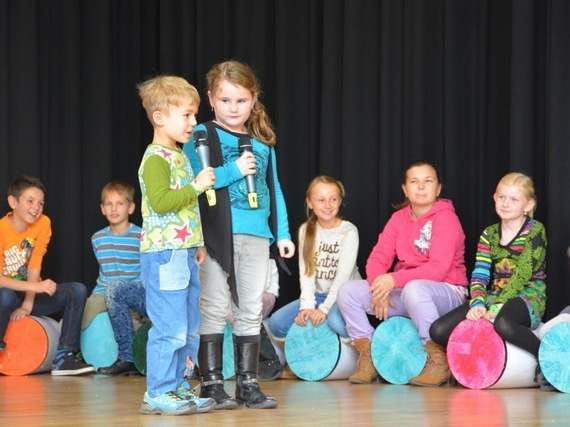Die Kinder durften ihre Wünsche für das Schulhaus aussprechen. Bild: BBA/Lisa Stutz