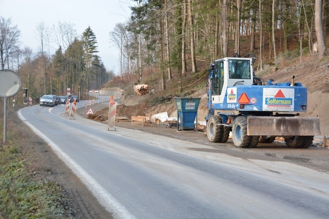 Auf der Kantonsstrasse zwischen Eggenwil und Künten wird noch bis Ende Oktober 2016 gebaut. Bild: BBA 15.12.2015/Lisa Stutz Auf der Kantonsstrasse zwischen Eggenwil und Künten wird noch bis Ende Oktober 2016 gebaut. Bild: BBA 15.12.2015/Lisa Stutz
