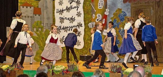 In ihren Trachten zeigen die Volkstanzgruppe und die Kindervolkstanzgruppe Eggenwil am Herbstfest wieder ihr Können. Bild: AZ Freiamt 24.10.2018/AZ ARCHIV/VS