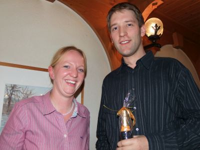 Verbandspräsidentin Ursula Staubli begrüsst das neue Vorstandsmitglied Philipp Seiler. BA