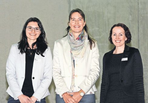 Wie waren letztes Jahr die besten Absolventinnen des Gemeindeschreiberlehrgangs Stufe 2: (von links) Claudia Stettler, Sonja Büchli und Corinne Schär. Bild: BBA 09.05.2017/Erika Obrist
