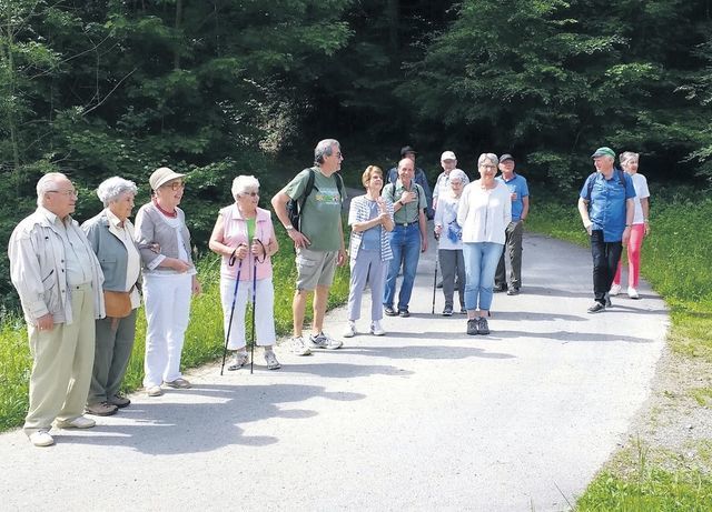 Die Teilnehmenden genossen die Maiwanderung des Natur- und Vogelschutzvereins Eggenwil. Bild: BBA 05.06.2018/zg