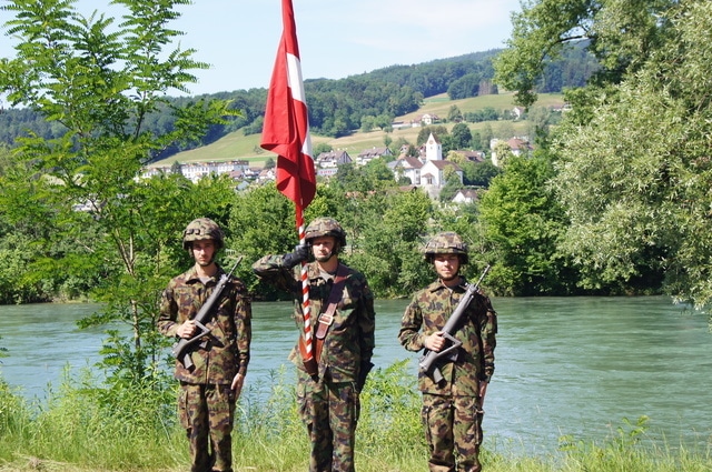 Kommandowechsel auf dem Waffenplatz Bremgarten am 15.06.2018. Im Hintergrund Eggenwil in der Abendsonne. Bild: Hans Rechsteiner