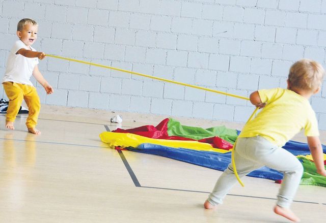 Bereits mit einem Seil können die Kleinkinder lernen, mit ihren Kräften spielerisch umzugehen. Bild: BBA 16.10.2018/Roger Wetli