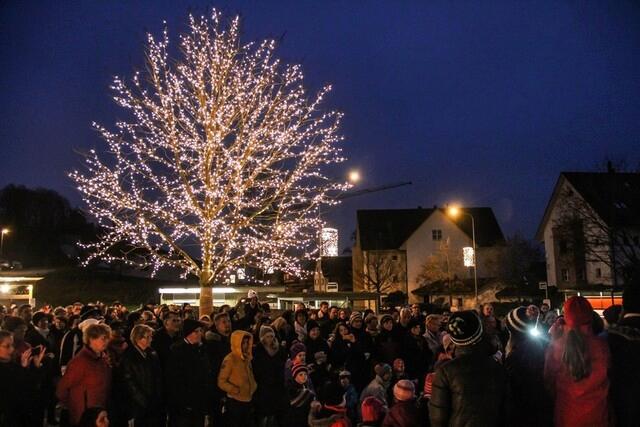 Einstimmung auf die Adventszeit auf dem Dorfplatz Eggenwil