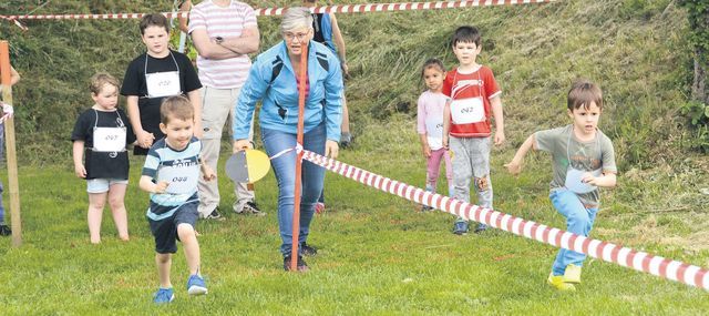 Die Eggenwiler «Heugümper» rannten mit grossem Eifer ihre 50 Meter. Bild: BBA 28.05.2019/Roger Wetli
