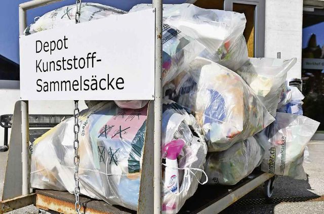 Immer mehr Haushalte entsorgen ihren Plastik-Abfall getrennt vom sonstigen Müll. Bild: AZ Freiamt/Schweiz am Wochenende 24.08.2019/Symbolbild/Bruno Kissling