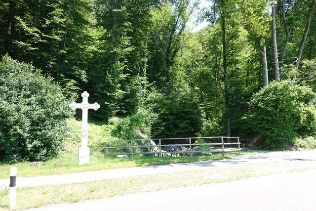 Historisches Wegkreuz (1698) beim Pflanzerbach an der Kantonsstrasse K 271 zwischen Eggenwil und Bremgarten wird unter kantonalen Denkmalschutz gestellt. Bild: GK/Walter Bürgi 19.06.2019 