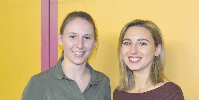 Einwohnergemeindeversammlung Eggenwil vom 22. November 2019: Tatjana Maggiulli (rechts) verlässt die Gemeindeverwaltung nach elf Jahren. Ihre Nachfolgerin ist Vanessa Villars. Bild: BBA 26.11.2019/Roger Wetli