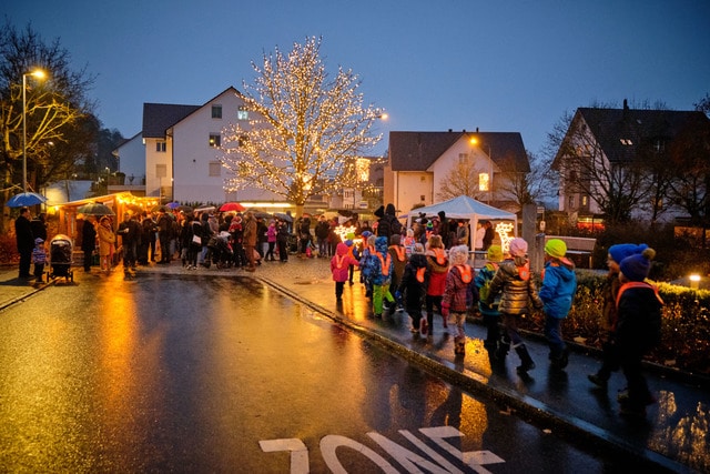 Einstimmung auf die Adventszeit mit der Bevölkerung am 1. Adventssonntag, 1. Dezember 2019, auf dem Dorfplatz Eggenwil. Bild: Fotografie Pedersen/Frederik Pedersen
