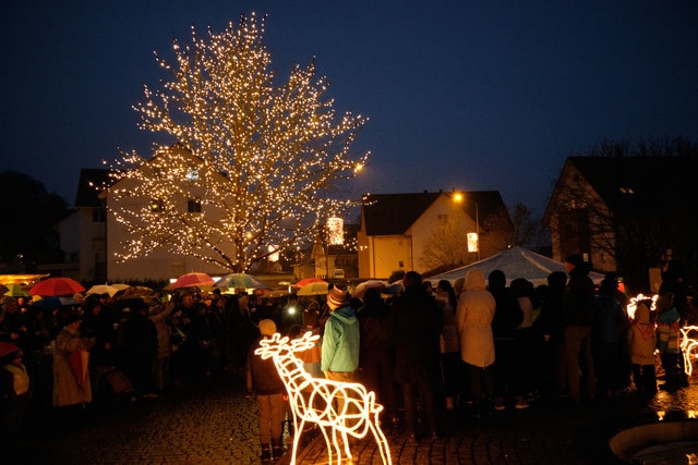 Einstimmung auf die Adventszeit mit der Bevölkerung am 1. Adventssonntag, 1. Dezember 2019, auf dem Dorfplatz Eggenwil. Bild: Fotografie Pedersen/Frederik Pedersen