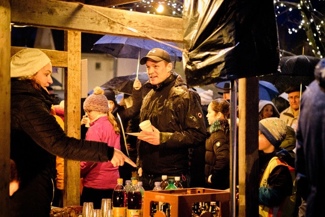 Einstimmung auf die Adventszeit mit der Bevölkerung am 1. Adventssonntag, 1. Dezember 2019, auf dem Dorfplatz Eggenwil. Bild: Fotografie Pedersen/Frederik Pedersen