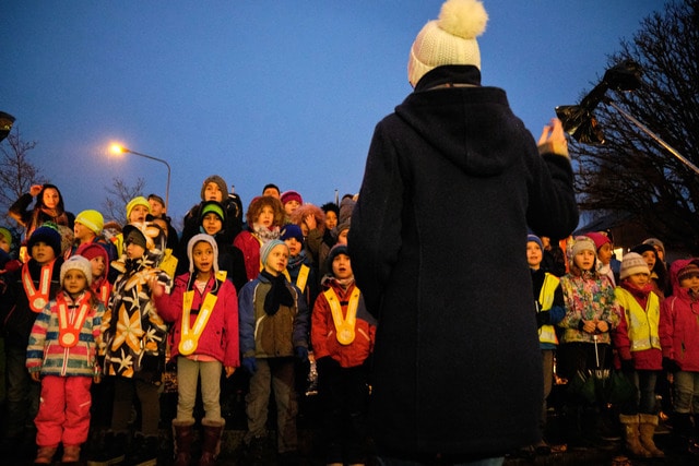 Einstimmung auf die Adventszeit mit der Bevölkerung am 1. Adventssonntag, 1. Dezember 2019, auf dem Dorfplatz Eggenwil. Bild: Fotografie Pedersen/Frederik Pedersen Einstimmung auf die Adventszeit mit der Bevölkerung am 1. Adventssonntag, 1. Dezember 2019, auf dem Dorfplatz Eggenwil. Bild: Fotografie Pedersen/Frederik Pedersen