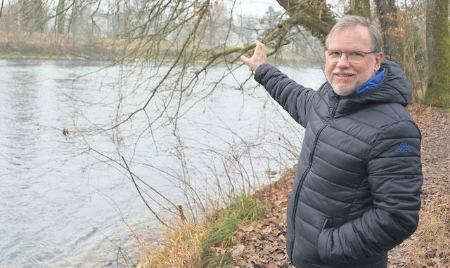Der Künter Gemeindeammann Werner Fischer möchte über die Reuss einen Fussgängersteg bauen lassen. Bild: BBA 10.01.2020/Roger Wetli