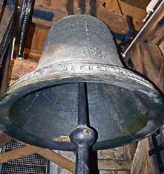 Grösste Glocke der Kirche St. Laurentius Eggenwil Grösste Glocke der Kirche St. Laurentius Eggenwil