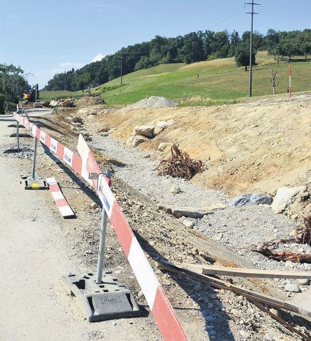 Im Übergang zwischen Renaturierung und Einlaufbauwerk sieht die Baustelle zurzeit wie eine Wüste aus. Bild: BBA 20.07.2018/Roger Wetli
