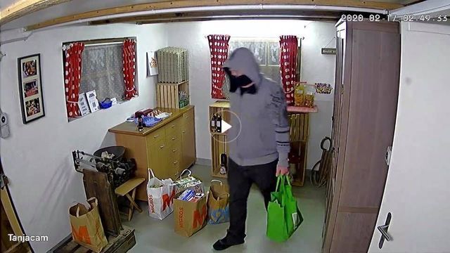 Mitten in der Nacht: Dreister Dieb raubt Hoflädeli aus. AZ Freiamt 18.02.2020/zvg