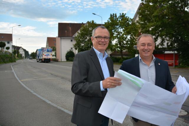 Endlich beginnt die Innerortssanierung in Eggenwil: links Gemeinderat Frank Bonnemeier, rechts Gemeindeammann Roger Hausherr. Bild: BBA 01.09.2020/André Widmer 
