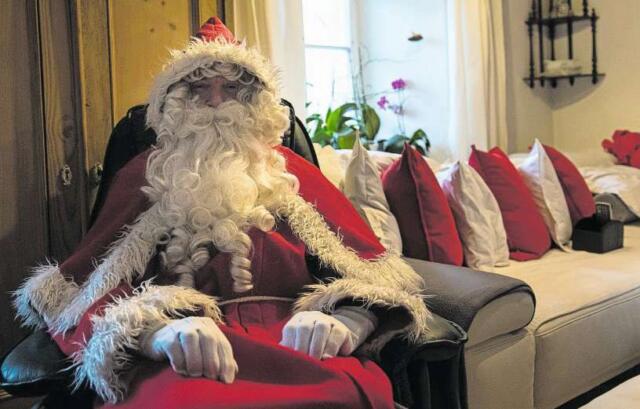 Der Samichlaus hat viele Ideen, wie er den Kindern dieses Jahr eine Freude machen kann. Bild: AZ Freiamt 21.11.2020/Dominic Kobelt 