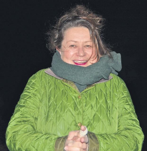 Angela Grüsner aus Eggenwil ist eine der 18 Freiwilligen, welche die Amphibien sicher zum Gyrenweiher bringen. Bild: BBA 09.03.2021/Erika Obrist