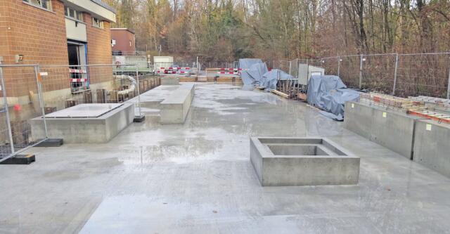 Auch die Decke des neuen Regenbeckens mit seinen beiden Kammern ist bereits betoniert worden. Im Mai wird es in Betrieb genommen. Bild: BBA 23.03.2021/zg