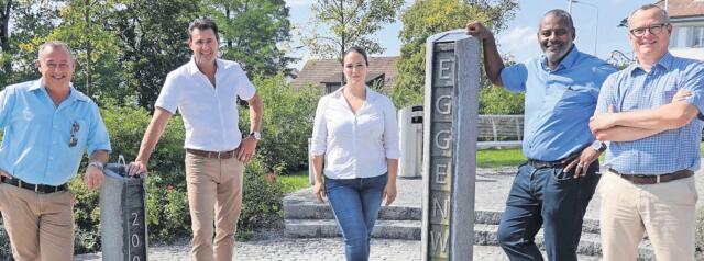 Stellen sich für eine weitere Amtsperiode zur Verfügung: (v. l.) Gemeindeammann Roger Hausherr, Gemeinderat André Heinrich, Gemeinderätin Sabrina Meyer, Vizeammann Michael Stoll und Gemeinderat Frank Bonnemeier. Bild: BBA 09.04.2021/gk