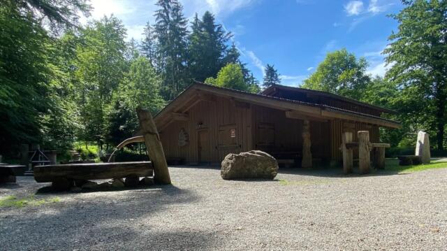 Die Waldhütte Cheserholz in Eggenwil ist im Besitz der Ortsbürgergemeinde und praktisch die einzige grössere Einnahmequelle. Bild: AZ Freiamt 17.06.2021/Marc Ribolla