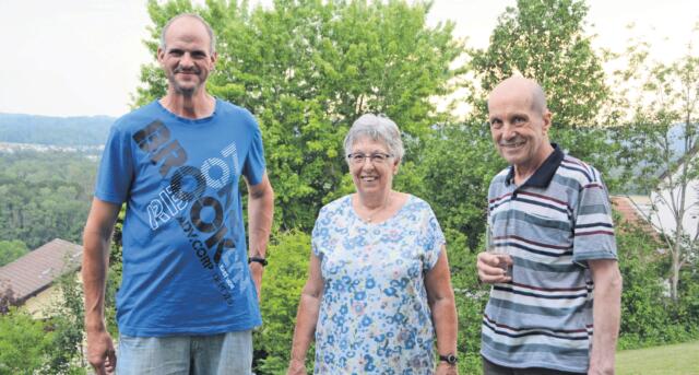 Sie sind die letzten Mitglieder der Forstkommission: (von links) Markus Belser, Rosmarie Hausherr und August Hartmann. Bild: BBA 22.06.2021/Erika Obrist
