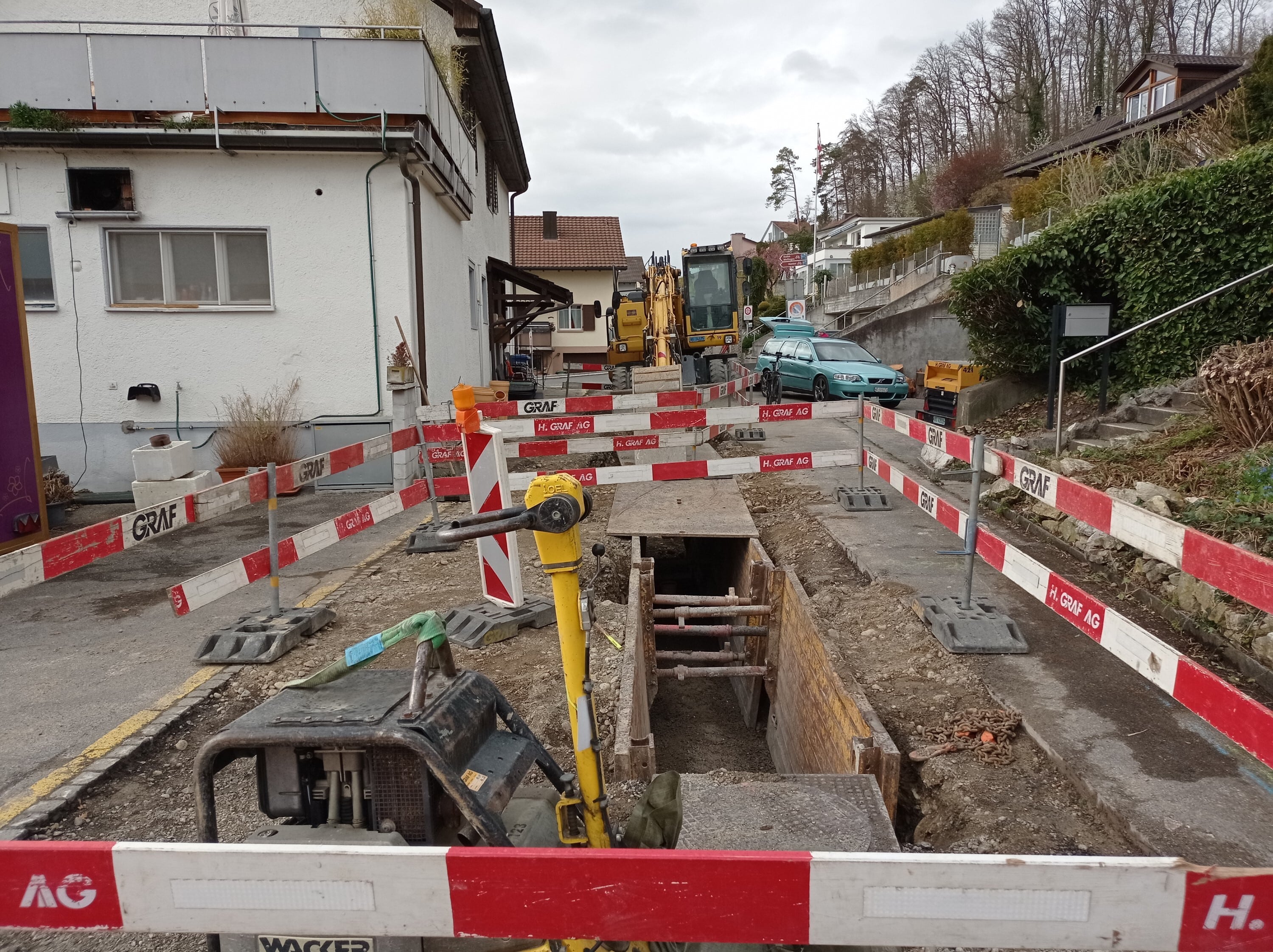 Projekt «Sanierung Rotrainstrasse und Kuppelweg» – Bauphase R1 am 30.03.2022: Aushub Kanalisation Rotrainstrasse BP R1. Bild: Juraj Welte, Bauleiter