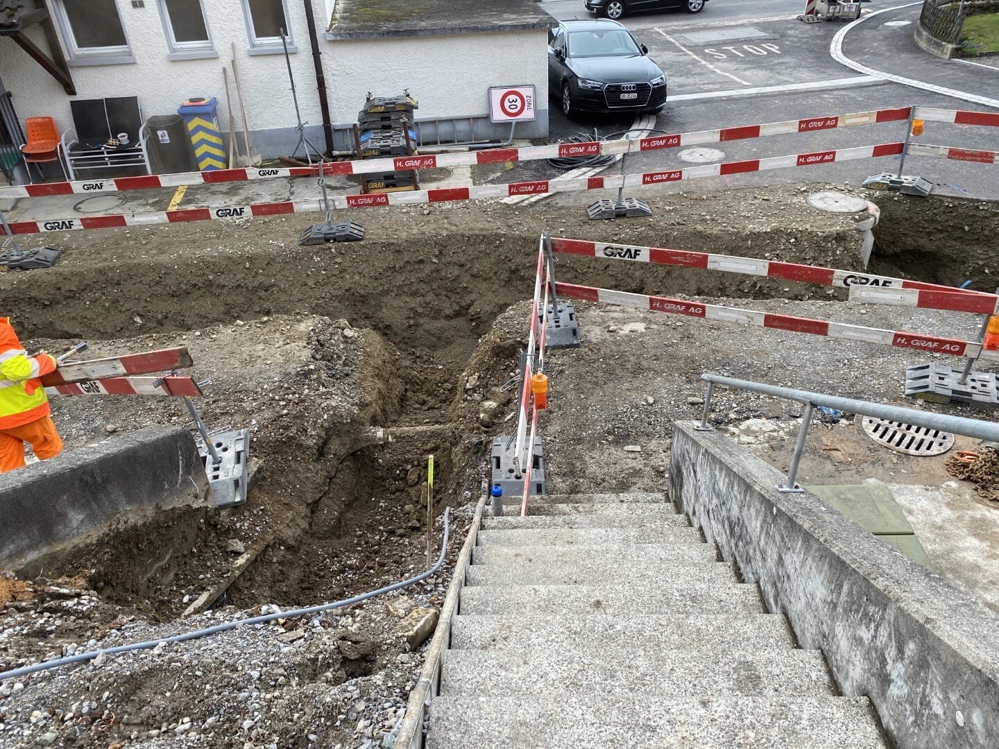 Projekt «Sanierung Rotrainstrasse und Kuppelweg» – Bauphase R1 am 08.04.2022: Aushub Wasserleitung Rotrainstrasse BP R1. Bild: Juraj Welte, Bauleiter