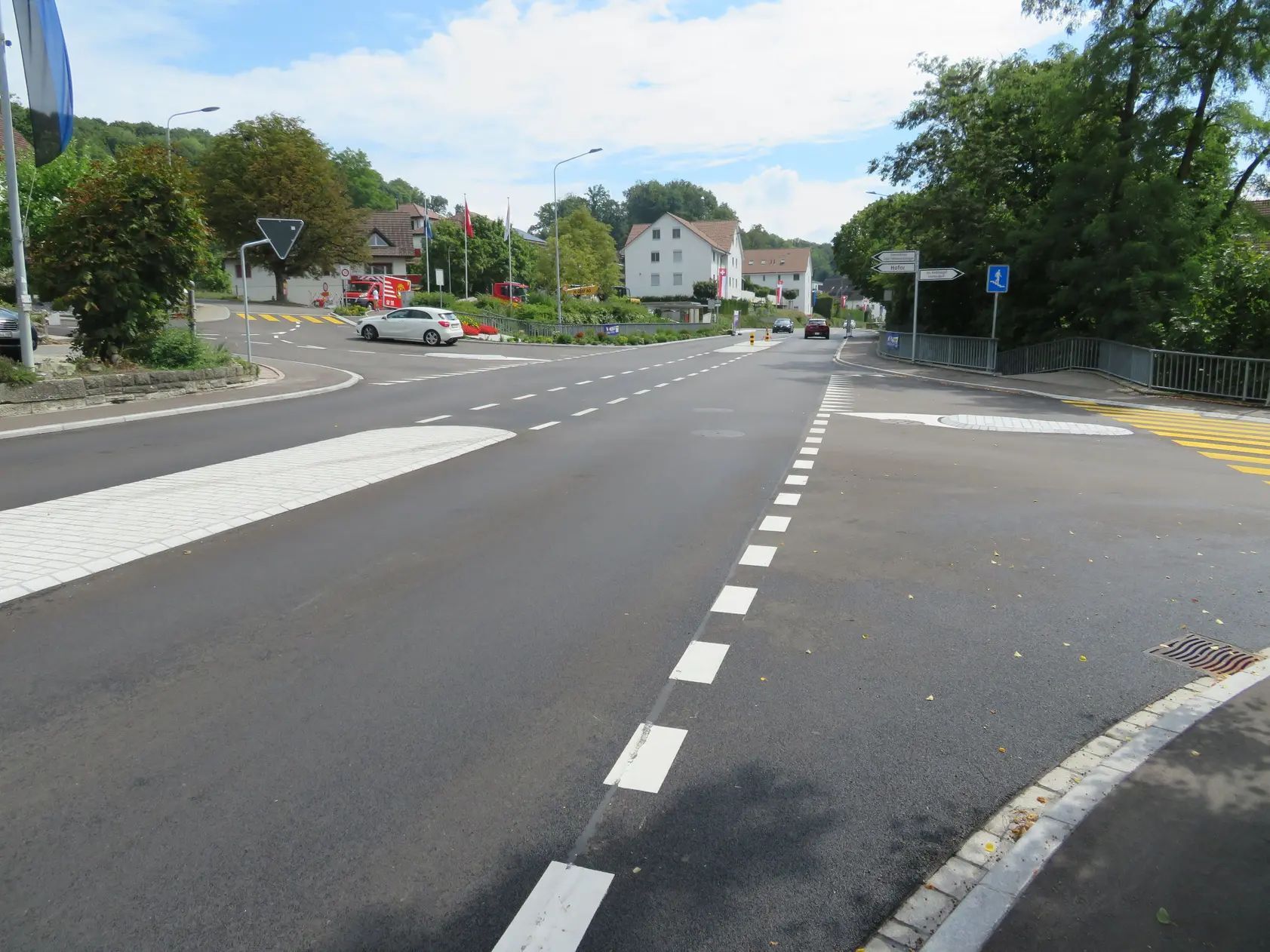 Die frisch sanierte Badenerstrasse bei der Einmündung der Kirchrainstrasse. Bild: AZ Online 28.08.2022/Marc Ribolla