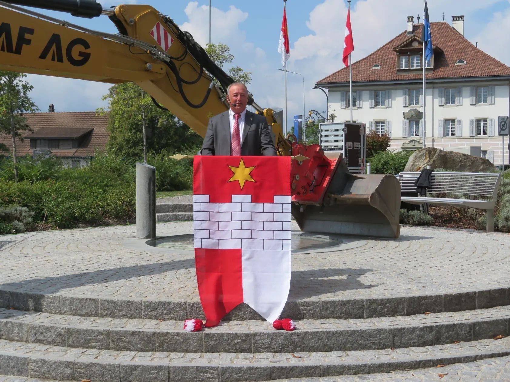 Gemeindeammann Roger Hausherr bei seiner Ansprache. Bild: AZ Online 28.08.2022/Marc Ribolla
