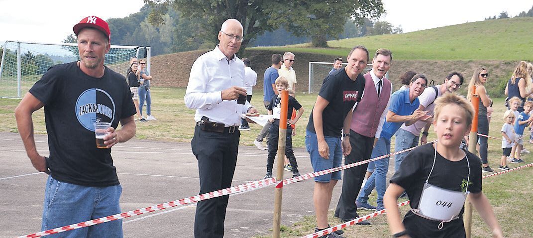 So viele Knaben und Mädchen wie nie zuvor gingen beim «schnällschte Eggewiler» an den Start. Gewonnen bei den Mädchen hat Cathalina Tasca, bei den Knaben war es Amin Hossaini. Bild: BBA 30.08.2022/Erika Obrist.