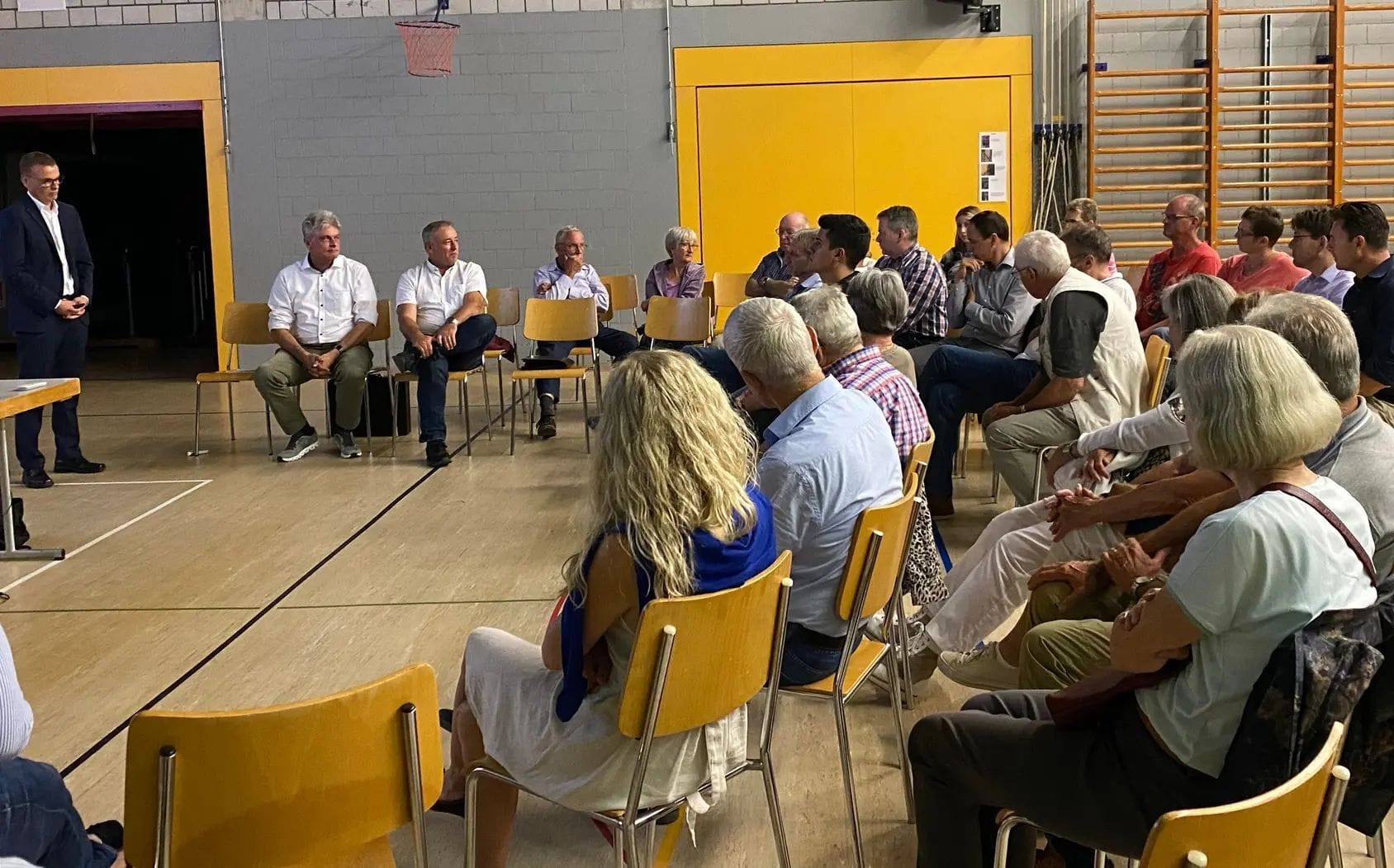 Rund 30 Personen diskutierten in Eggenwil über die Ergebnisse der Bevölkerungsumfrage. Bild: AZ Freiamt Online 14.09.2022/Marc Ribolla