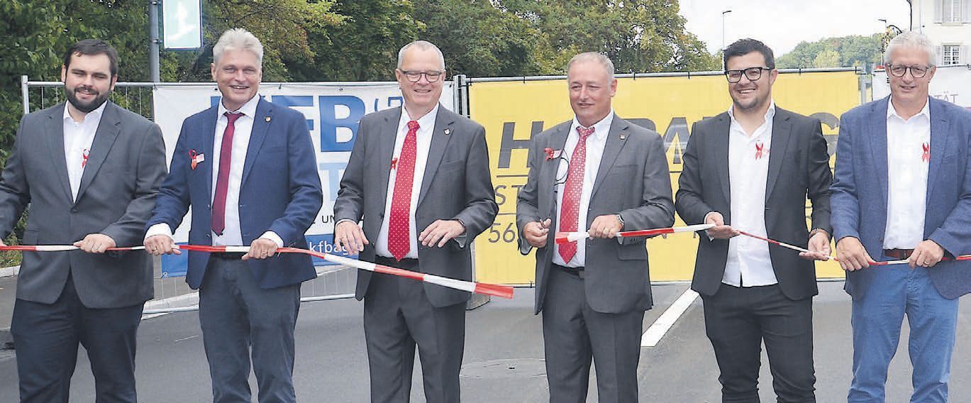 Sie konnten bei der Einweihung der Kantonsstrasse strahlen: (von links) Juraj Welte, Walter Bürgi, Frank Bonnemeier, Roger Hausherr, Elmin Jelecevic und Dieter Schaub. Bild: BBA 30.12.2022/Archiv/Erika Obrist