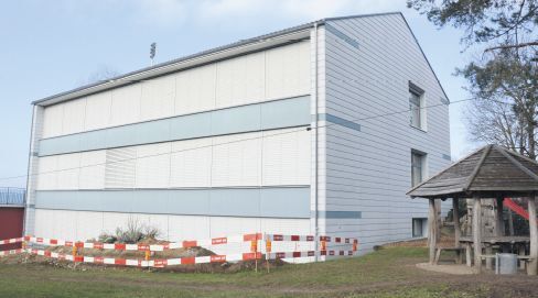 An der geplanten 5G-Antenne auf dem Eggenwiler Schulhaus soll es kleine Anpassungen geben. Bild: BBA 03.02.2023/Roger Wetli