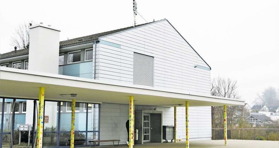 Auf dem Dach des Eggenwiler Schulhauses möchte die Swisscom eine 5G-Antenne bauen. Bild: AZ Freiamt 08.02.2023/Marc Ribolla (26.01.2022)