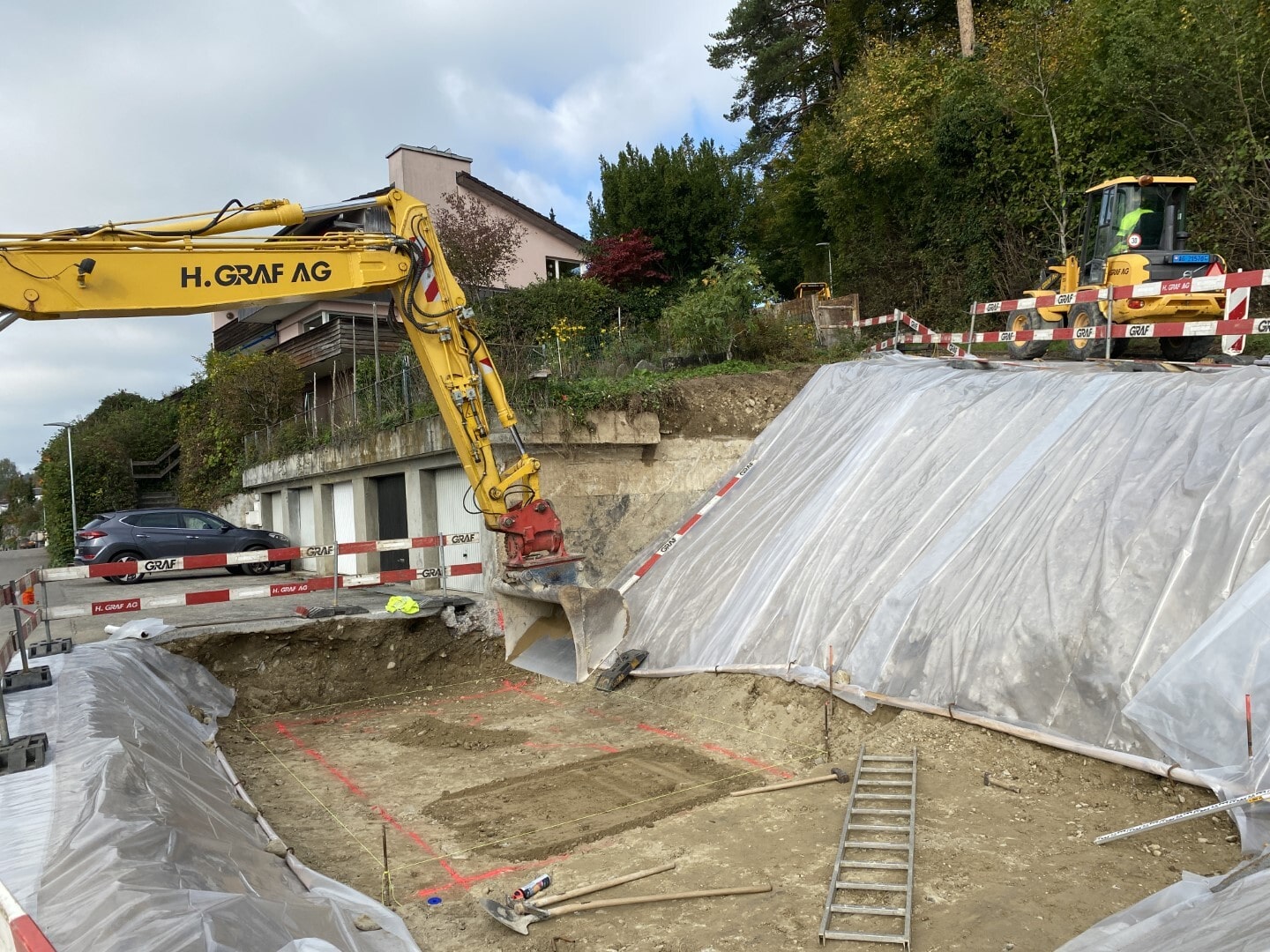 Projekt «Neubau Transformatorenstation Trottengasse» im Zuge der Sanierung Rotrainstrasse & Kuppelweg am 25.10.2022: Aushub Trafostation. Bild: Manuel Humitsch, Bauleiter KFB Pfister AG