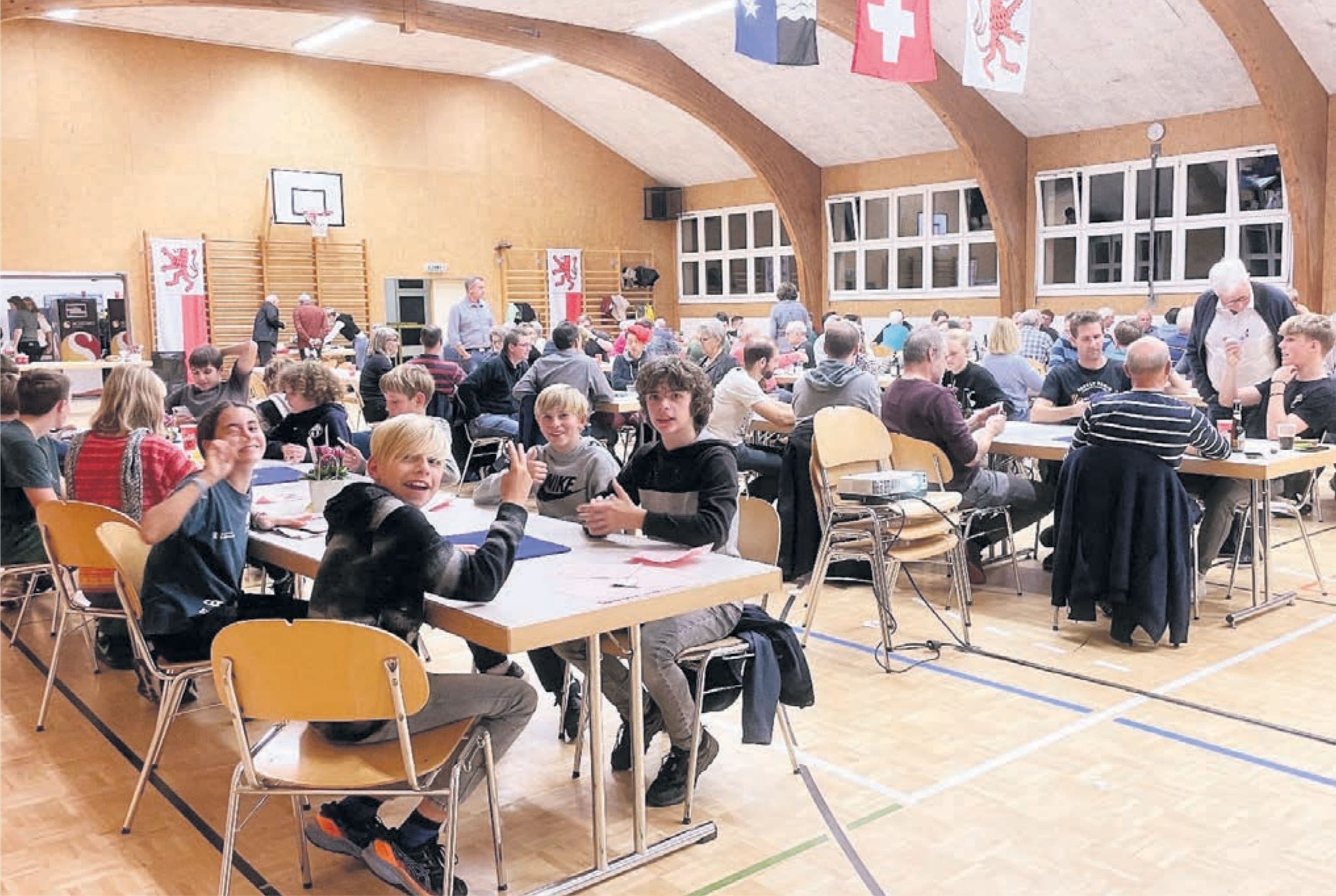 Beim Jasscup sind von Schülern bis hin zu den Pensionierten alle Altersklassen vertreten. Bild: BBA 15.10.2024/zg/huy