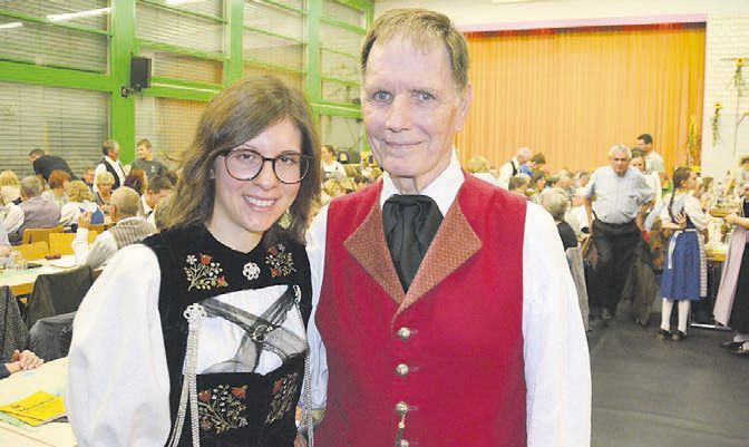 Die Dintiker Kantischülerin Nadine Schüpbach hat für ihre Maturarbeit den Volkstanz «Mis Liecht» geschrieben und wurde dabei von Werner Vogel unterstützt. Bild: BBA 29.10.2024/Roger Wetli