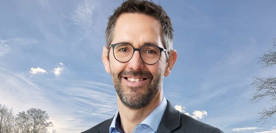 Ralf Bucher, Geschäftsführer des Bauernverbandes Aargau und Grossrat Die Mitte, Mühlau, hält die Festrede an der diesjährigen Eggenwiler Bundesfeier. Bild: www.ralf-bucher.ch