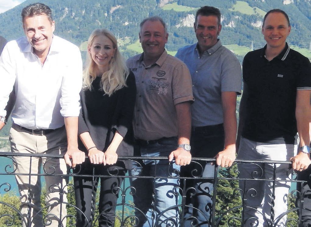 In Eggenwil verzichten mit zwei Personen die meisten Gemeinderäte der vier Gemeinden Fischbach-Göslikon, Eggenwil, Künten und Zufikon auf eine weitere Amtsperiode. Es sind dies Gemeinderat André Heinrich (links) und Gemeindeammann Roger Hausherr (Mitte). Bild: BBA 19.08.2025/zg