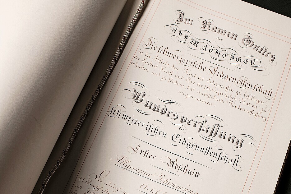 Die Bundesverfassungen von 1848 und 1874 wiesen der kommunalen Ebene keinen Platz zu, sie waren «gemeindeblind». Bild: Parlamentsdienste 3003 Bern