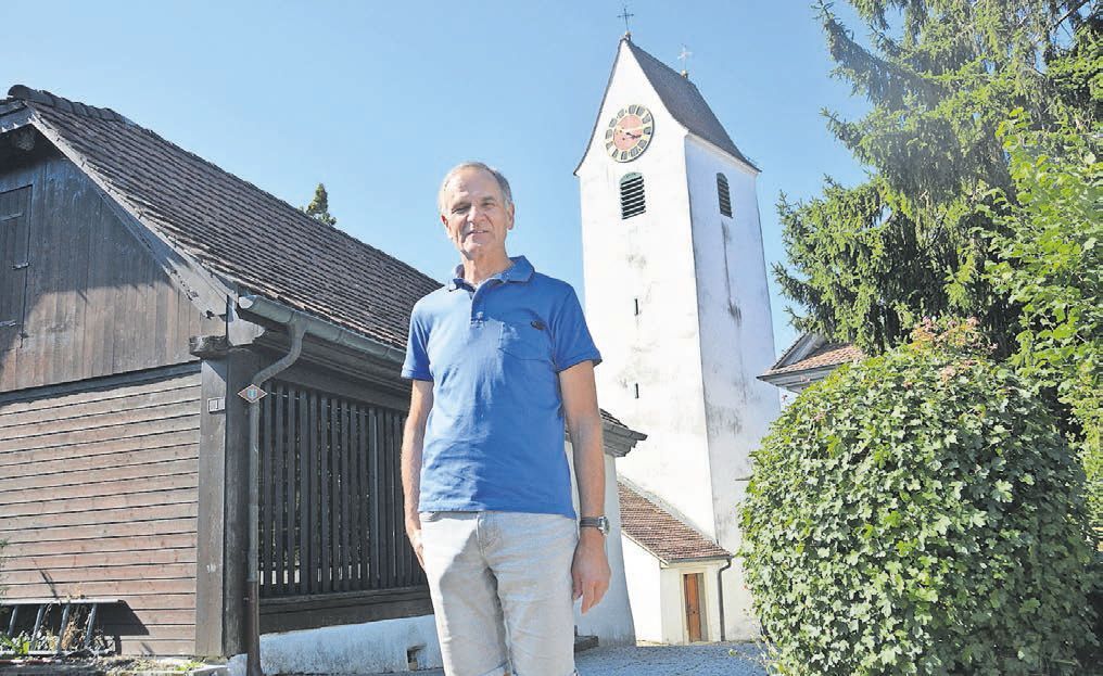 Kirchgemeinde-Präsident Franz Rutzer weiss, dass der Kirchturm zwar etwas verbraucht aussieht, dieser aber über eine gute Bausubstanz verfügt. Bild: BBA 28.07.2026/Roger Wetli