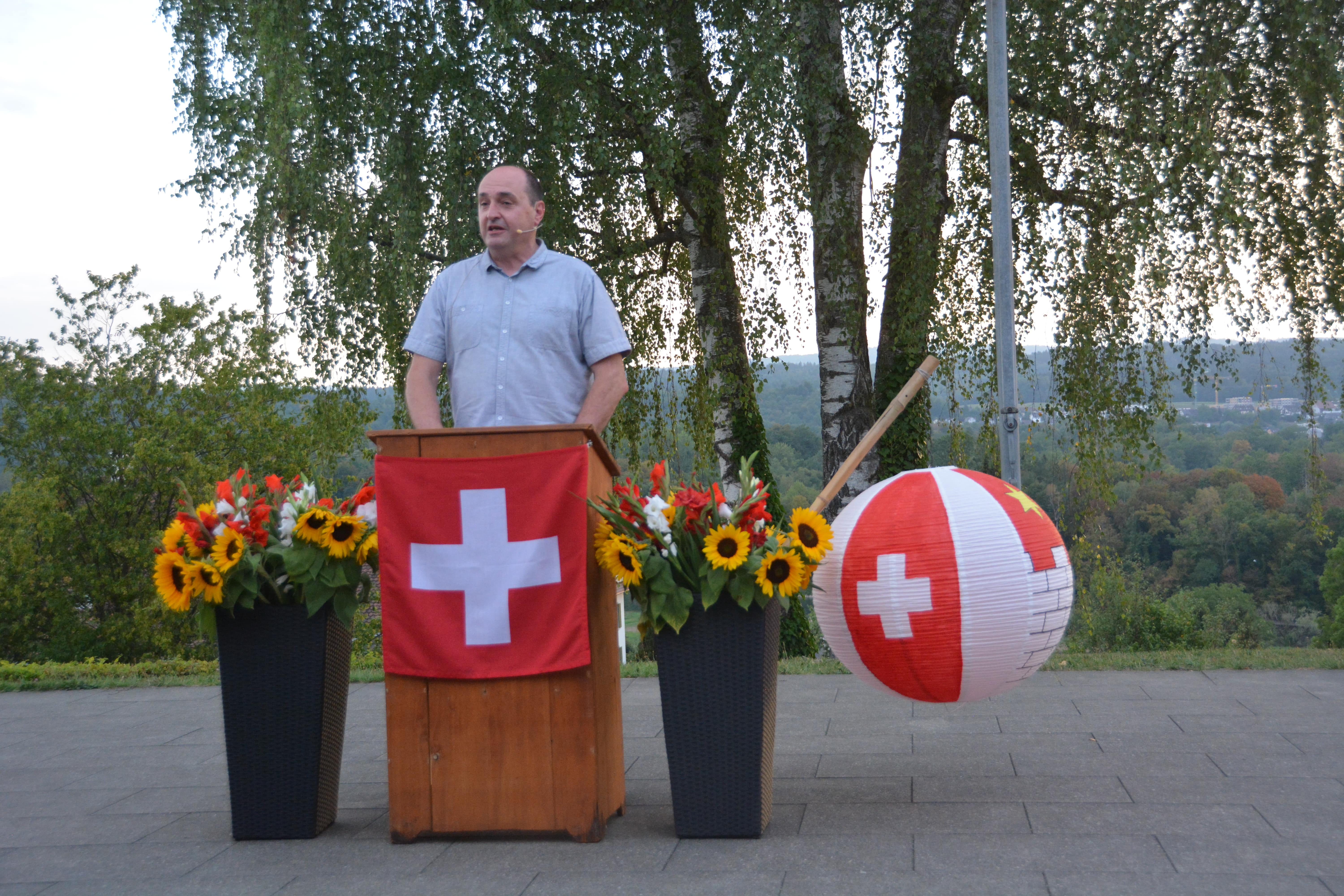 In seiner 1.-August-Rede betonte Motorex-CEO Edi Fischer, dass es heute viele tolle junge Leute gibt. Bild: BBA 04.08.2026/Roger Wetli