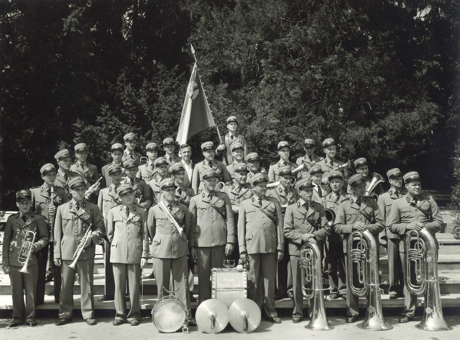 Bild der Musikgesellschaft Eggenwil beim Eidgenössischen Musikfest 1957 in Zürich